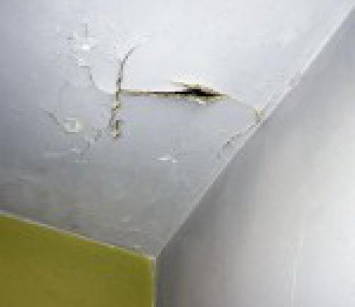 Khắc phục sự cố trần, sàn mái bê tông bị nứt, thấm dột